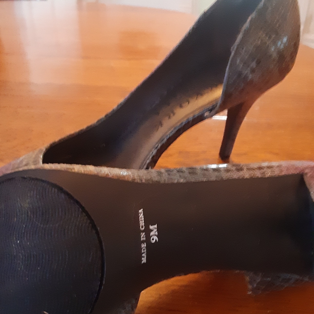 Shoes - Picture 3 of 4